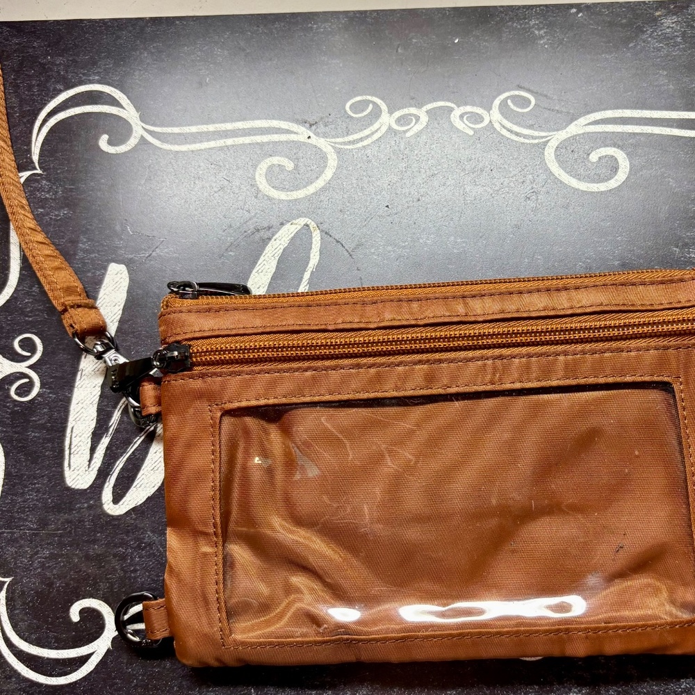 lug Peekaboo Clutch